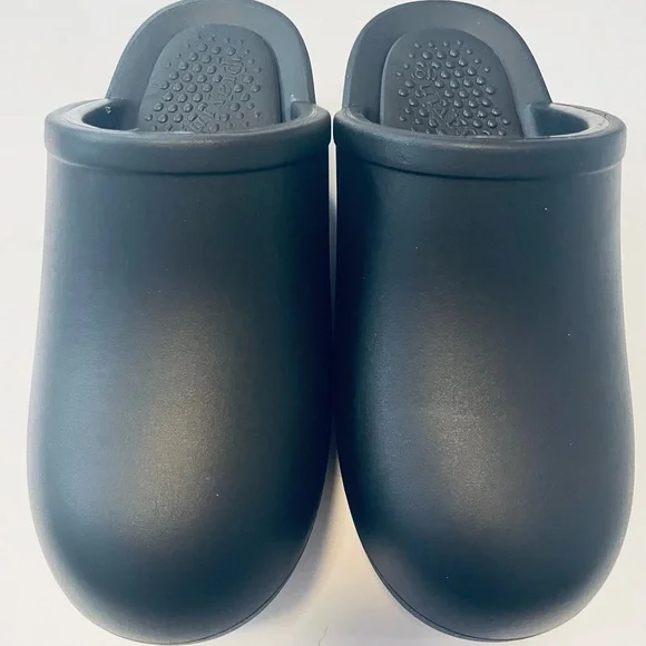 Black Praying Clogs - Picture 4 of 5